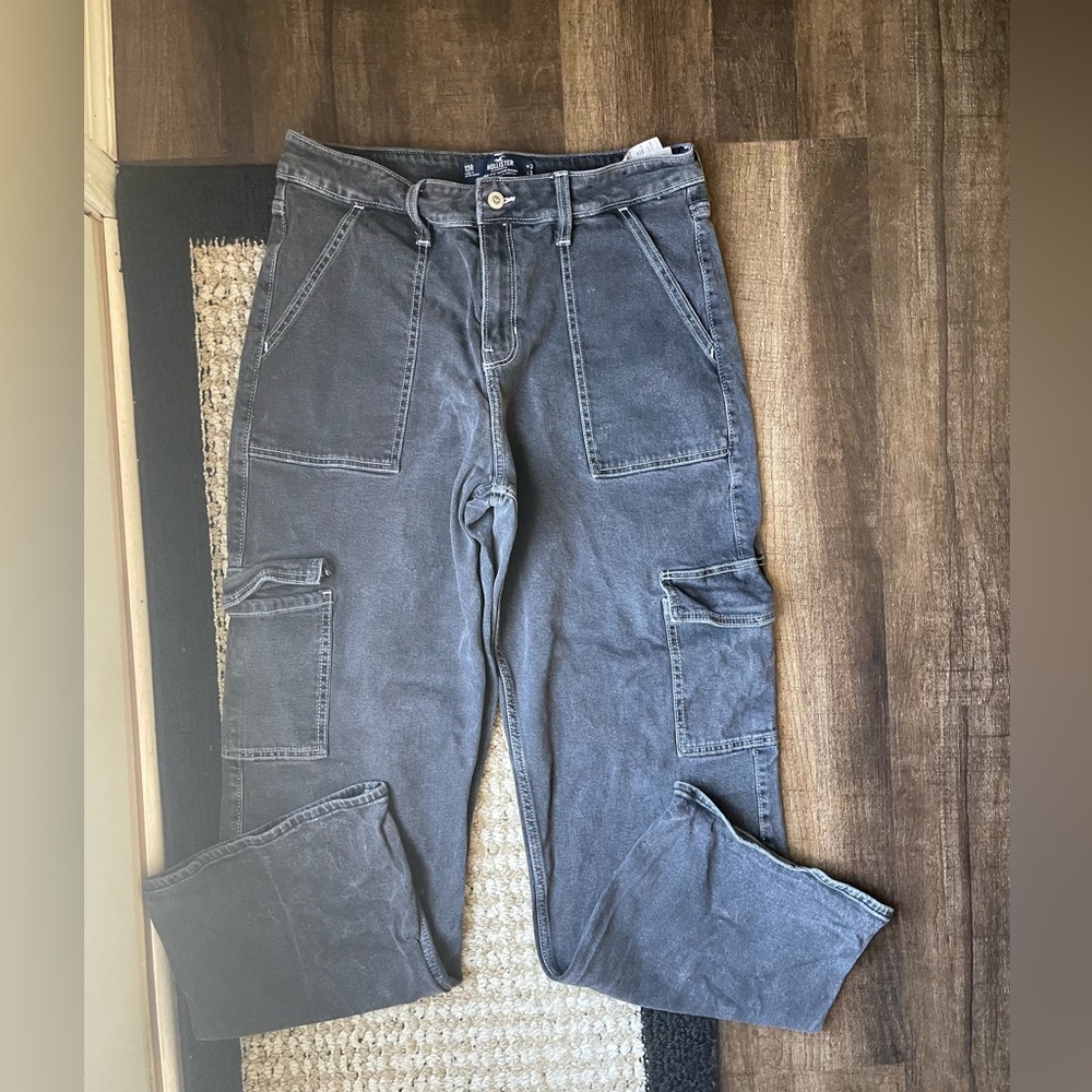 Women’s Hollister cargo jeans